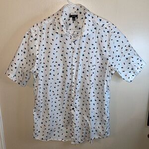 Men’s size Large geometric design short sleeve button shirt